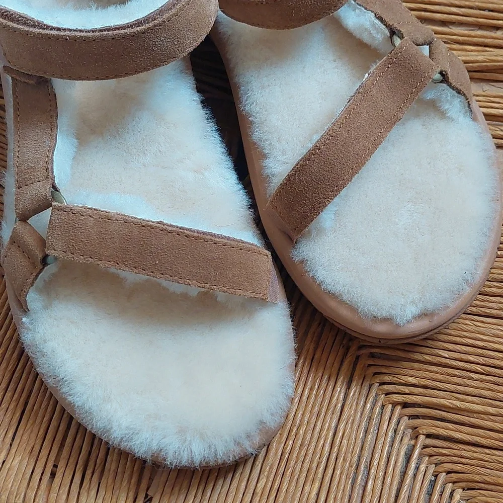 Teva Hurricane Shearling Sandals *FINAL PRICE* - Picture 8 of 11